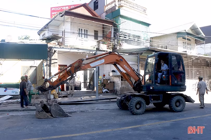 Giải phóng vỉa hè, tạo diện mạo cho khu vực trung tâm TP Hà Tĩnh