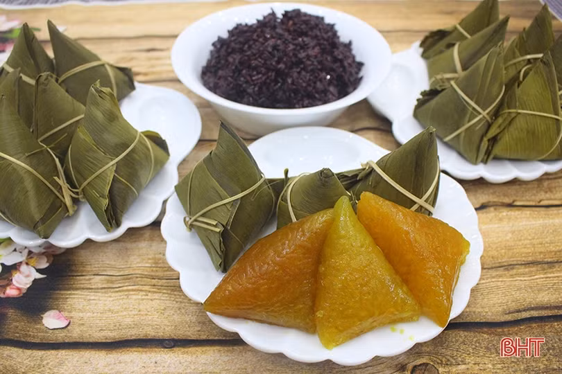 Người dân Hà Tĩnh đi chợ sắm lễ tết Đoan Ngọ