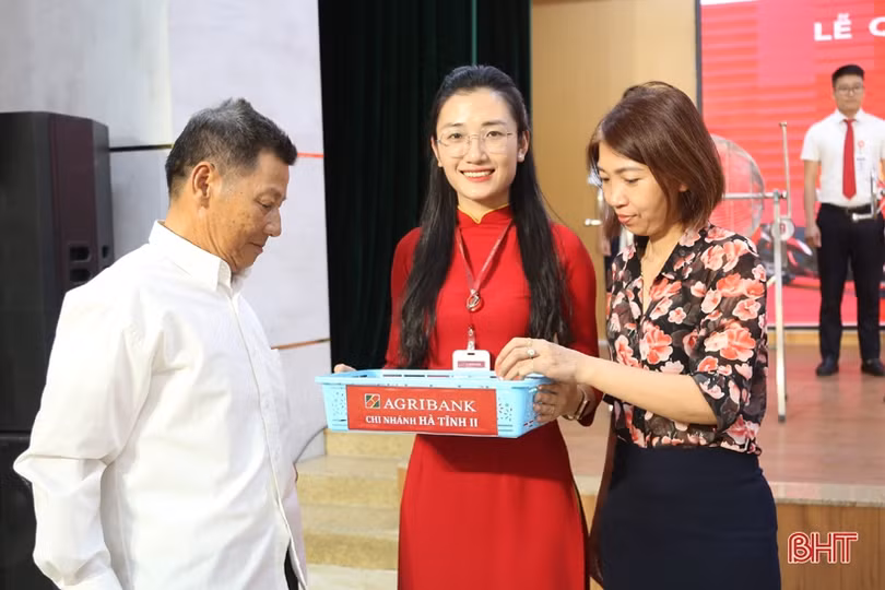 Agribank Hà Tĩnh II xác định khách hàng trúng thưởng Toyota Corola Cross