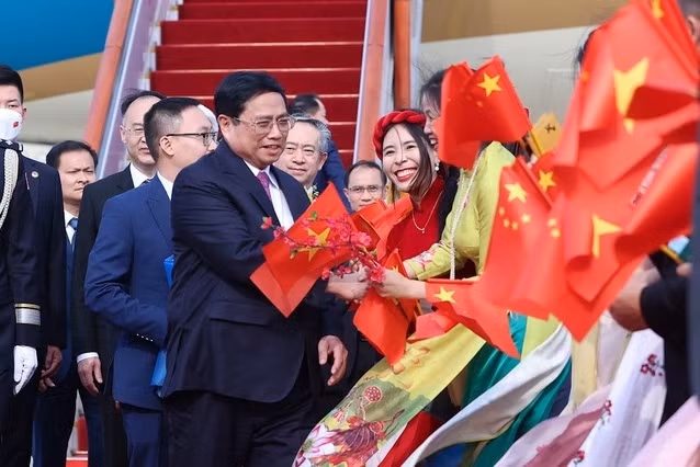 Thủ tướng Phạm Minh Chính tới Bắc Kinh, bắt đầu thăm chính thức Trung Quốc và dự Diễn đàn Kinh tế thế giới