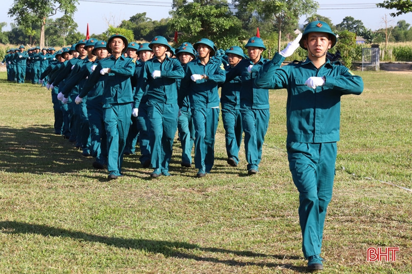 Dân quân miền núi Hà Tĩnh trổ tài luyện võ, bắn súng