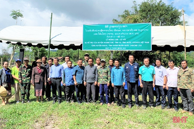 Chuyển giao kỹ thuật, giúp nông dân Lào trồng cam Khe Mây