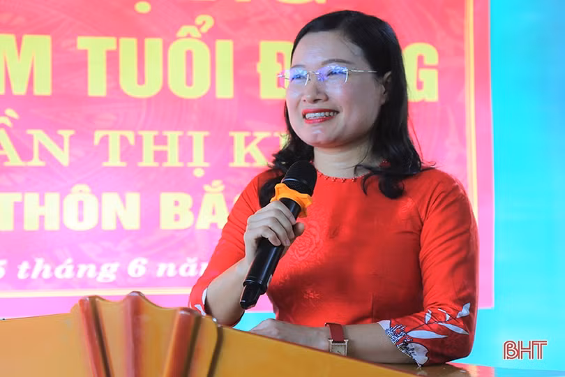 Trao tặng Huy hiệu 75 năm tuổi Đảng cho đảng viên ở Thạch Hà