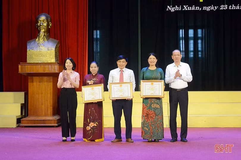 Nghi Xuân tuyên dương 305 học sinh giỏi
