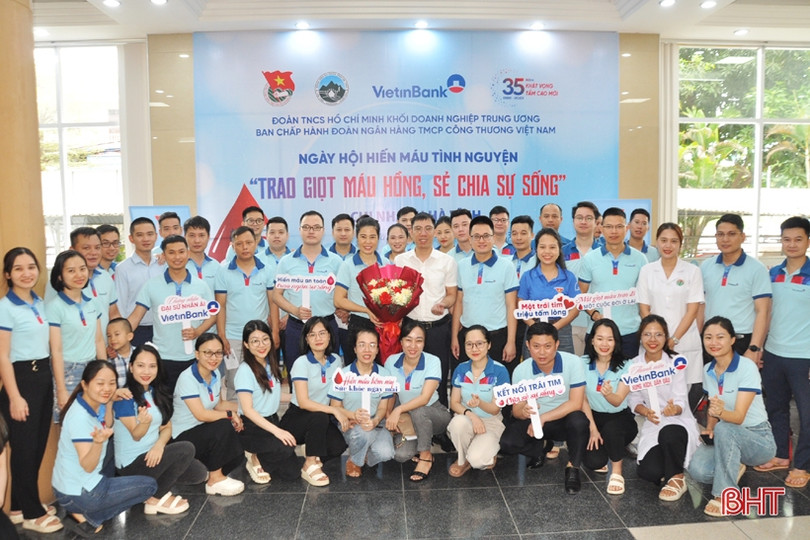 Cán bộ, nhân viên VietinBank Hà Tĩnh hiến tặng 100 đơn vị máu