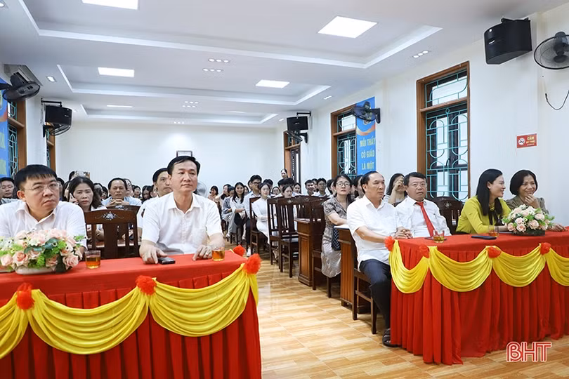 26 học sinh Trường THPT Phan Đình Phùng được kết nạp Đảng