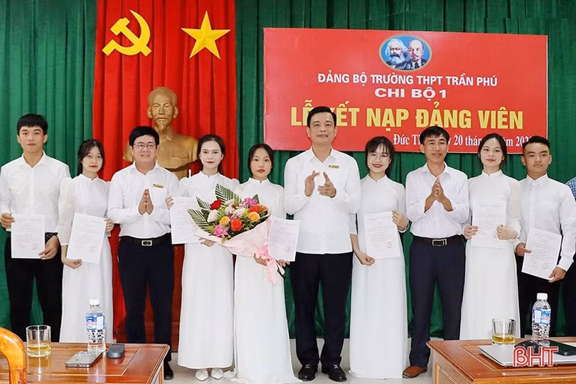 Hà Tĩnh kết nạp 614 đảng viên là học sinh