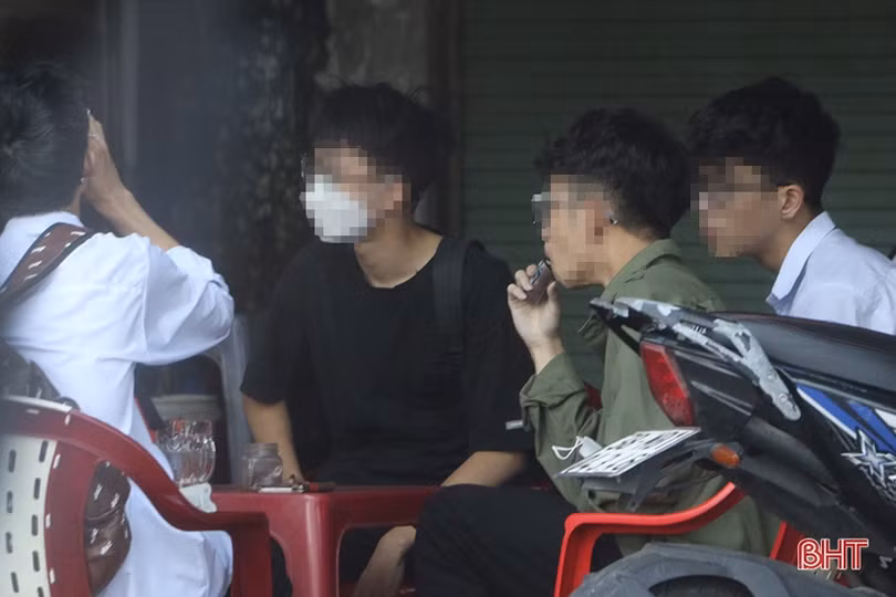 Bác sỹ chuyên khoa tâm thần cảnh báo tác hại của thuốc lá điện tử tới giới trẻ