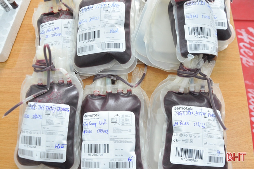 Cán bộ, nhân viên VietinBank Hà Tĩnh hiến tặng 100 đơn vị máu