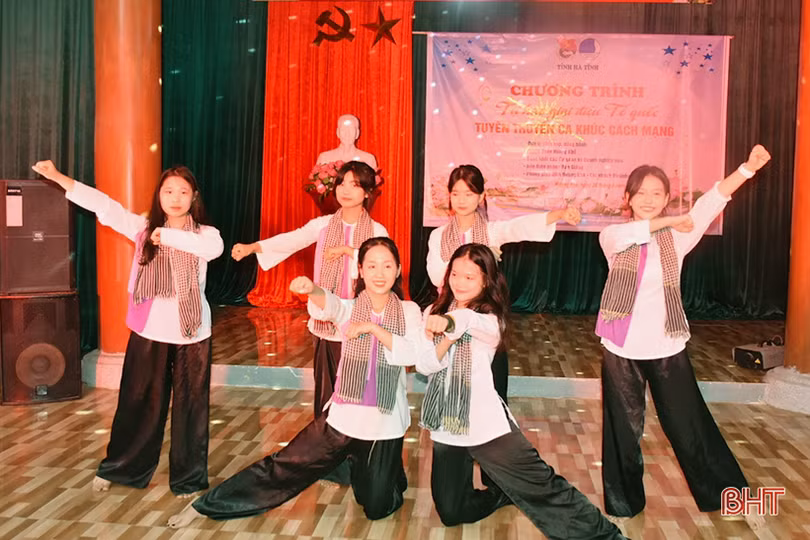 Tuổi trẻ tổ chức nhiều hoạt động thiết thực, ý nghĩa tại bản Rào Tre