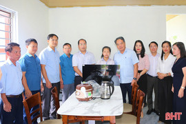 Ban Nội chính Tỉnh ủy bàn giao nhà cho trẻ mồ côi ở Thạch Hà 