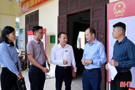Phó Bí thư Thường trực Tỉnh ủy Nguyễn Hồng Lĩnh và 7 ứng cử viên HĐND tỉnh tiếp xúc cử tri