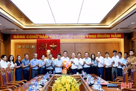 Gặp mặt 17 đại biểu Hà Tĩnh dự Đại hội đại biểu toàn quốc Mặt trận Tổ quốc Việt Nam lần thứ XI
