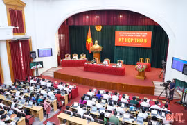 Chiều nay, HĐND tỉnh Hà Tĩnh khóa XIX tiếp tục phiên chất vấn và trả lời chất vấn