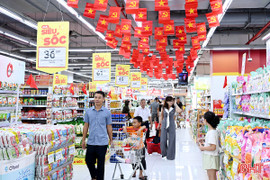 Siêu thị, trung tâm thương mại nhộn nhịp trong kỳ nghỉ lễ