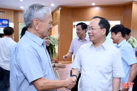 Ban Thường vụ Tỉnh ủy Hà Tĩnh gặp mặt cán bộ quản lý nghỉ hưu qua các thời kỳ