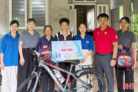 Những món quà ý nghĩa tiếp sức học sinh, sinh viên Hà Tĩnh đến trường