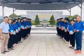 Đông đảo tầng lớp nhân dân tri ân Tổng Bí thư Hà Huy Tập