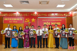 Đảng ủy Các cơ quan Đảng tỉnh vinh danh 9 điển hình học và làm theo Bác 