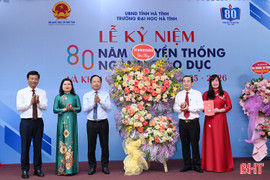 Thường trực Tỉnh ủy chúc mừng năm học mới các trường học 