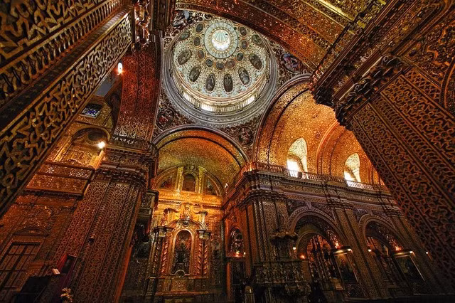 ve long lay cua nha tho duoc dat 7 tan vang