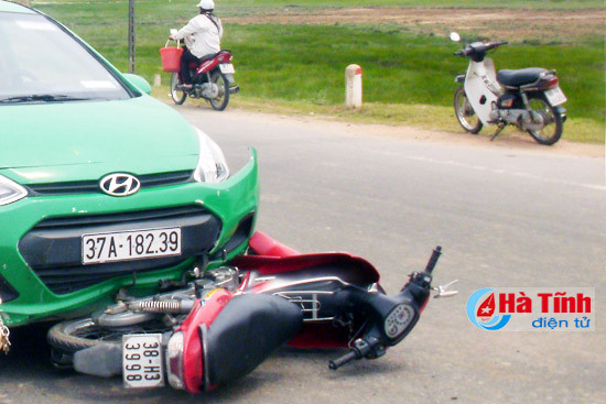 taxi tong xe may mot phu nu bi thuong nang