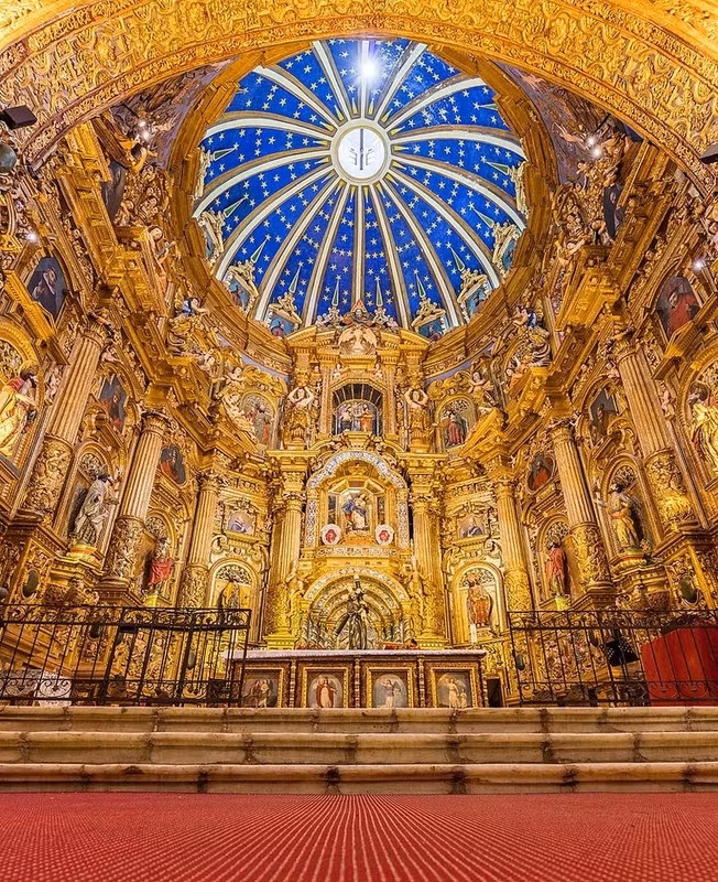 ve long lay cua nha tho duoc dat 7 tan vang