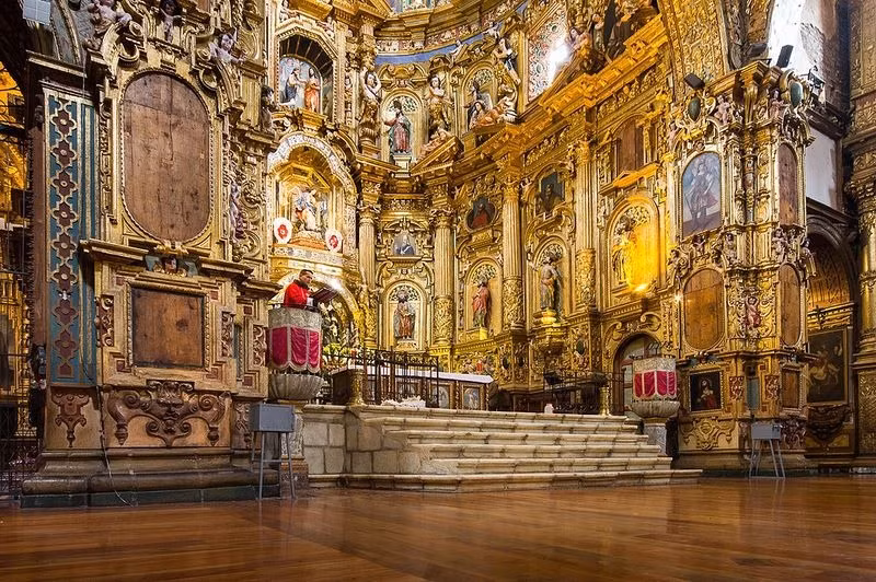 ve long lay cua nha tho duoc dat 7 tan vang