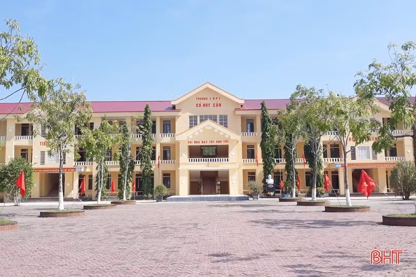 Lớp học vùng rốn lũ Hà Tĩnh có 100% em trúng tuyển nguyện vọng 1 vào đại học