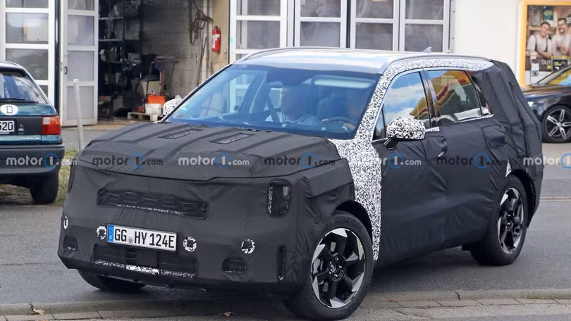 Kia Sorento đời 2024 lần đầu lộ diện