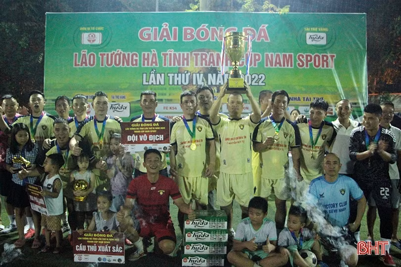 FC New Focus vô địch Giải Bóng đá lão tướng Hà Tĩnh tranh cúp Nam Sport