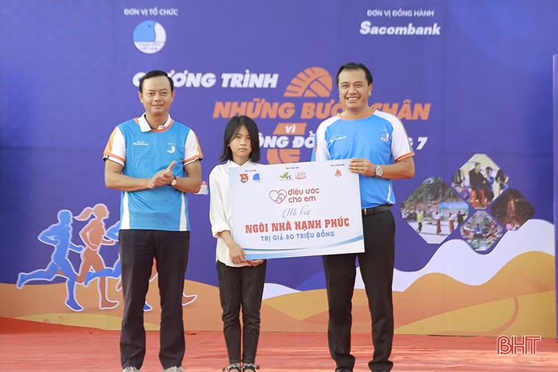 Gần 3.000 ĐVTN Hà Tĩnh tham gia chương trình Những bước chân vì cộng đồng”