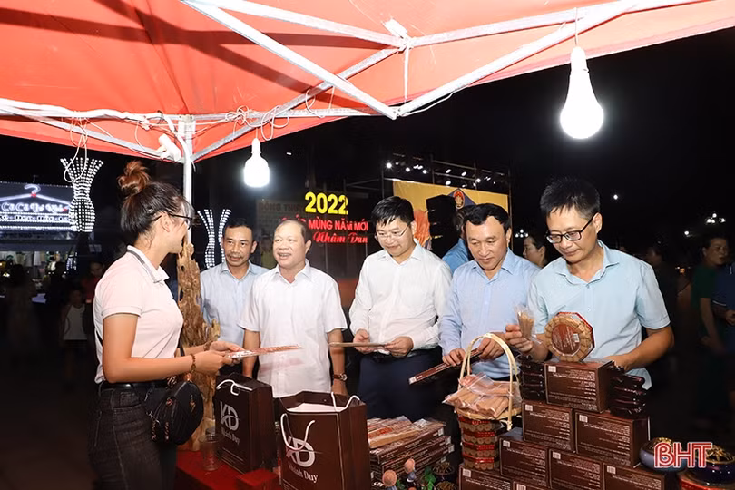 Phiên chợ quảng bá sản phẩm công nghiệp nông thôn tiêu biểu và sản phẩm OCOP Hà Tĩnh