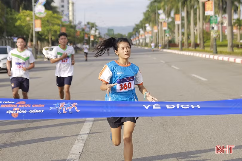 Gần 3.000 ĐVTN Hà Tĩnh tham gia chương trình Những bước chân vì cộng đồng”