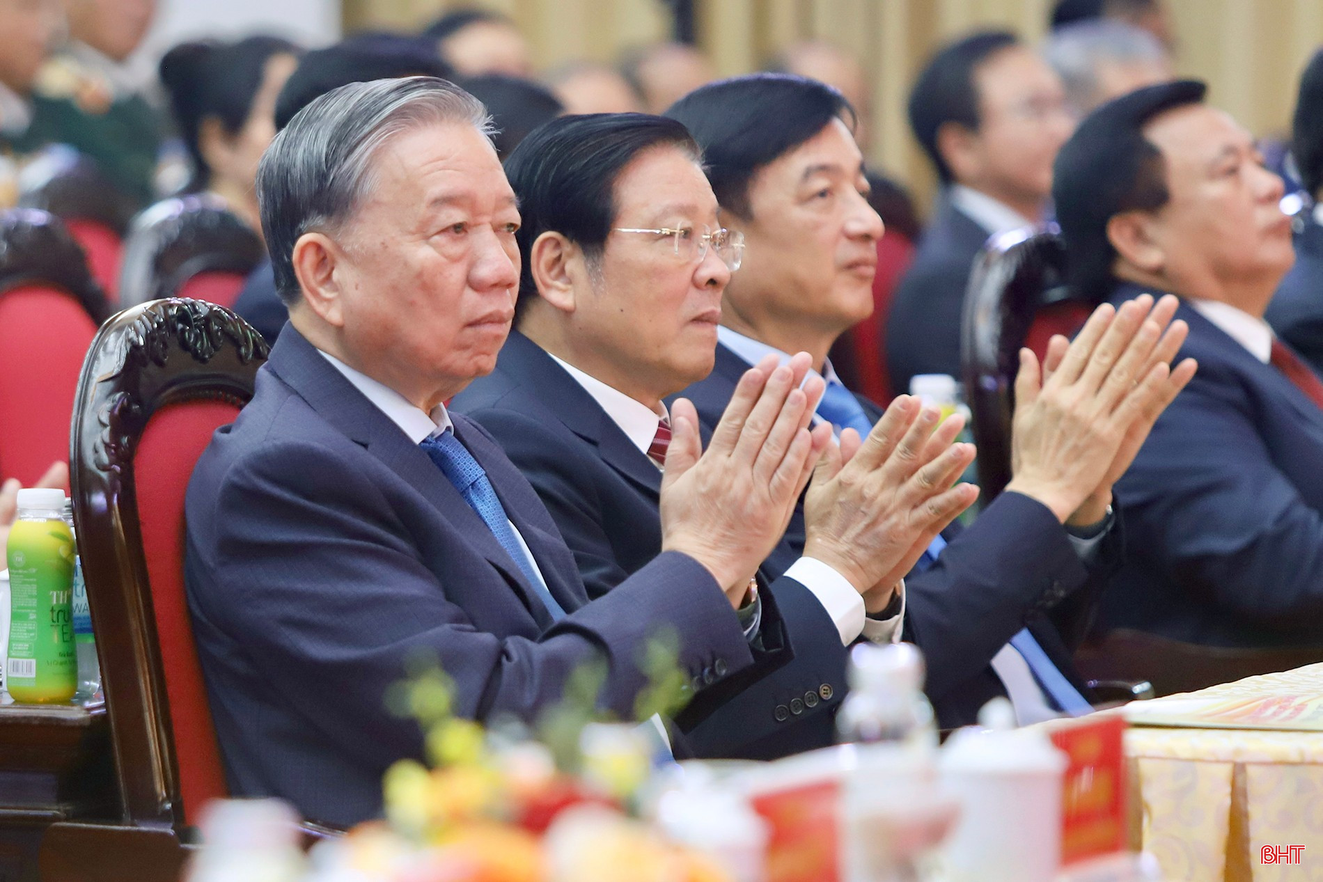 Tổng Bí thư Tô Lâm và các đồng chí lãnh đạo Đảng, Nhà nước tại lễ kỷ niệm.