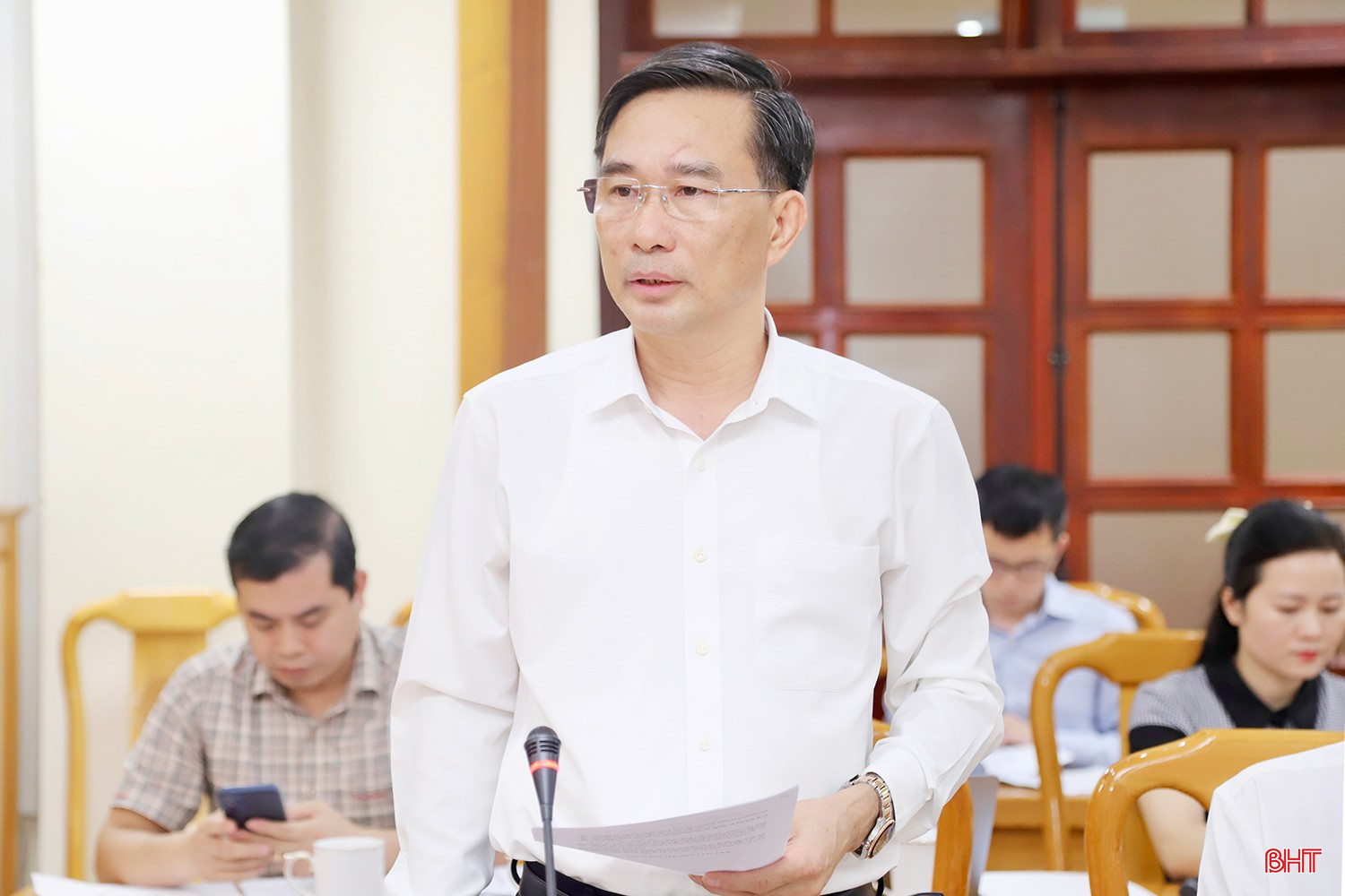 Giám đốc Sở VH-TT&amp;DL Nguyễn Viết Trường báo cáo một số nội dung tại cuộc họp.