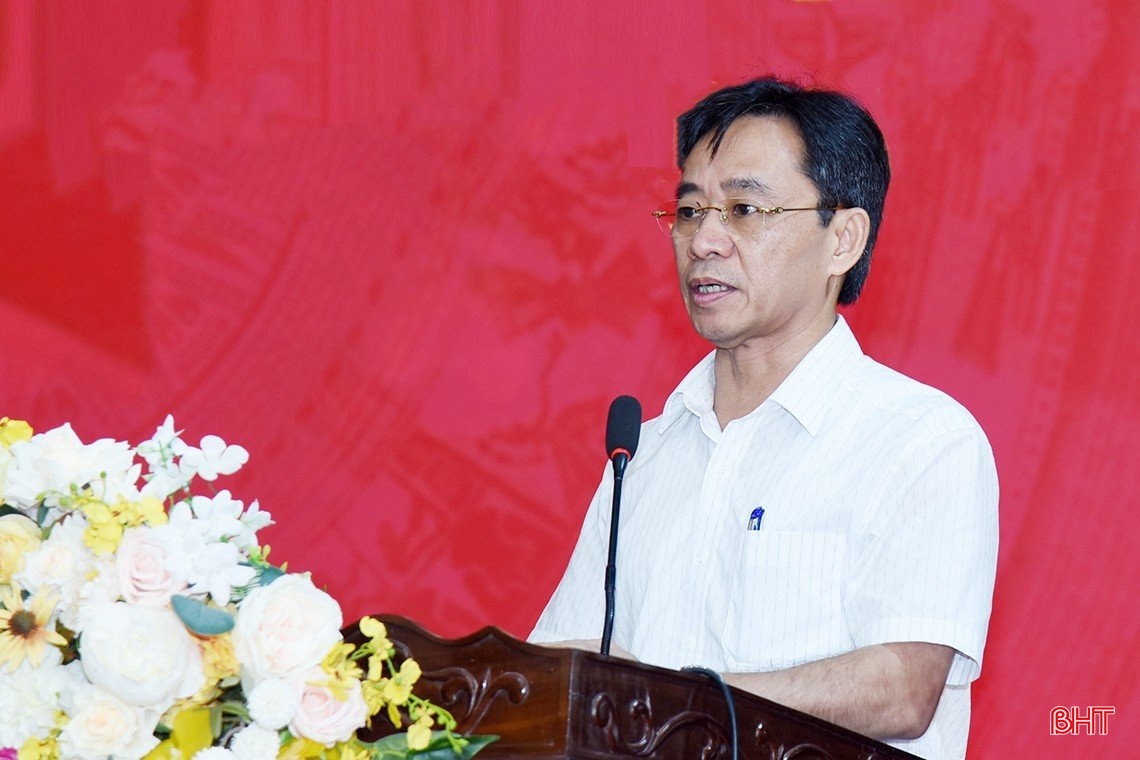 60 học viên Hà Tĩnh được trao bằng tốt nghiệp cao cấp lý luận chính trị