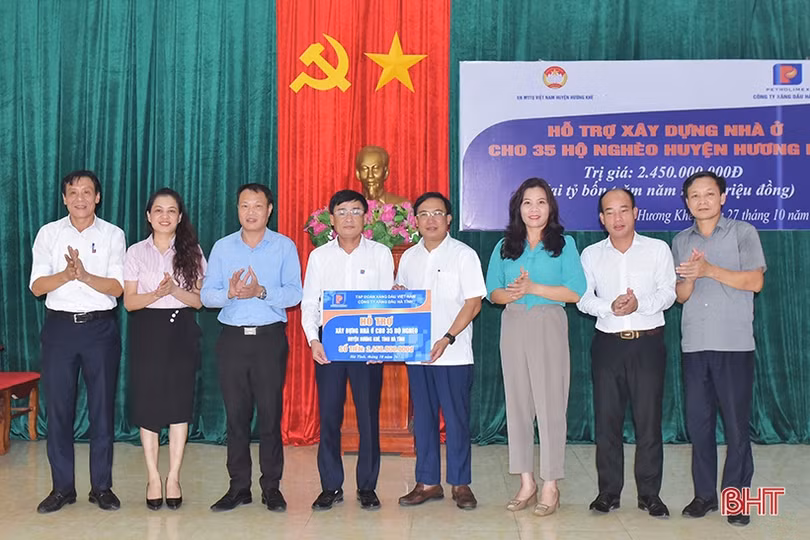Xăng dầu Hà Tĩnh hỗ trợ 35 hộ nghèo Hương Khê xây nhà ở