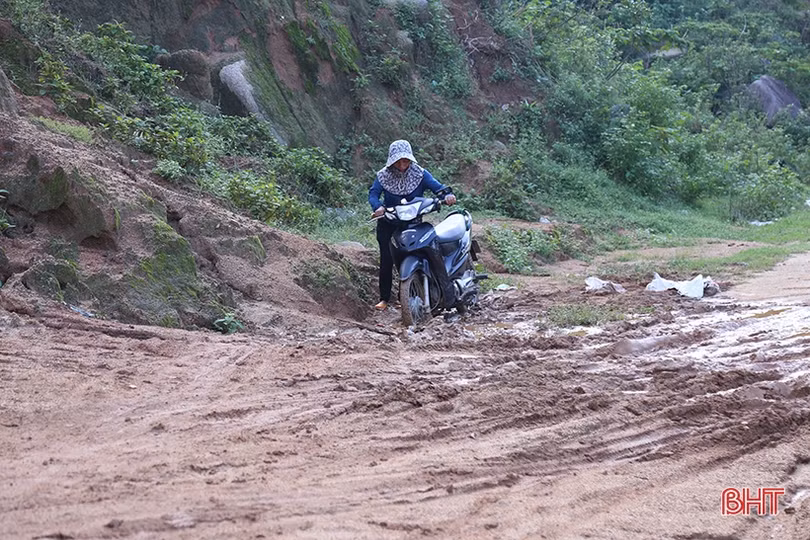 Cảnh giác sạt lở đất, đá khi qua tuyến đường quốc phòng ven biển Hà Tĩnh