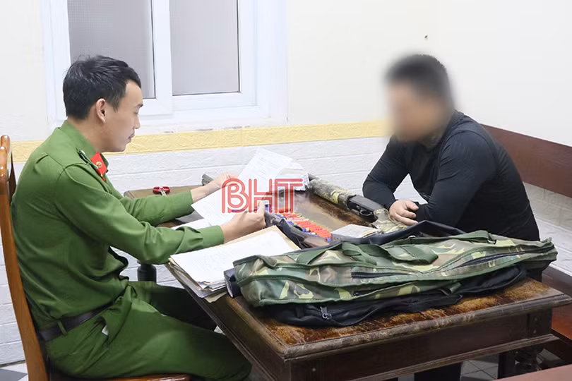 Mang theo súng săn, một cá nhân bị xử phạt 15 triệu đồng