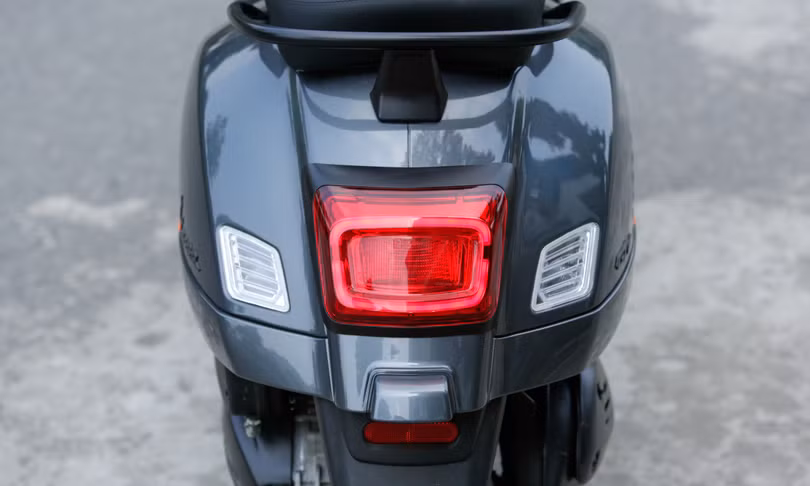 Vespa GTV 300 HPE - xe ga phong cách cổ điển giá 159,8 triệu đồng