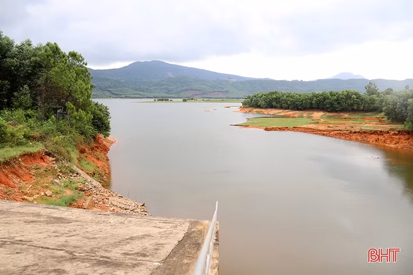 Không chủ quan, lơ là với mưa bão, sẵn sàng phương án di dời dân ở TX Kỳ Anh