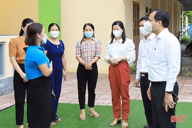 Bí thư Tỉnh ủy Hà Tĩnh kiểm tra cơ sở vật chất trường học tại Cẩm Xuyên