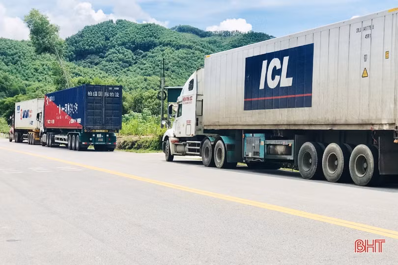 Cảnh báo nguy cơ lây nhiễm COVID-19 từ lái xe container, xe tải đường dài đi qua Hà Tĩnh