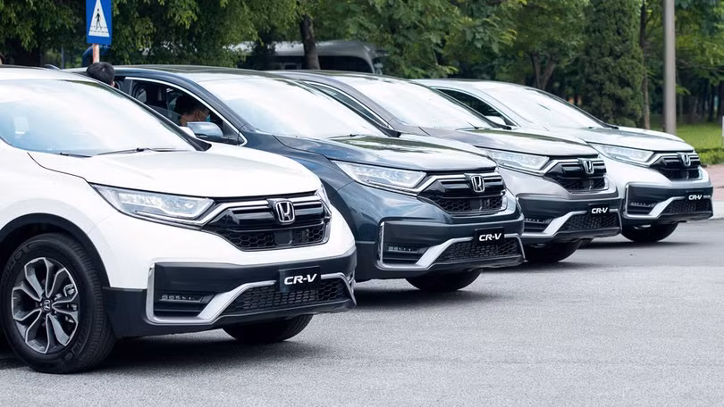 Hàng loạt xe ô tô giảm giá sâu: Đón bản mới và ế ẩm kích cầu