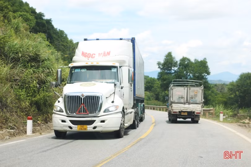Cảnh báo nguy cơ lây nhiễm COVID-19 từ lái xe container, xe tải đường dài đi qua Hà Tĩnh