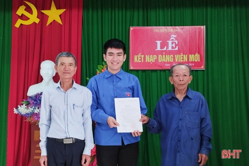 “Anh đi bộ đội sao trên mũ, mãi mãi là sao sáng dẫn đường”