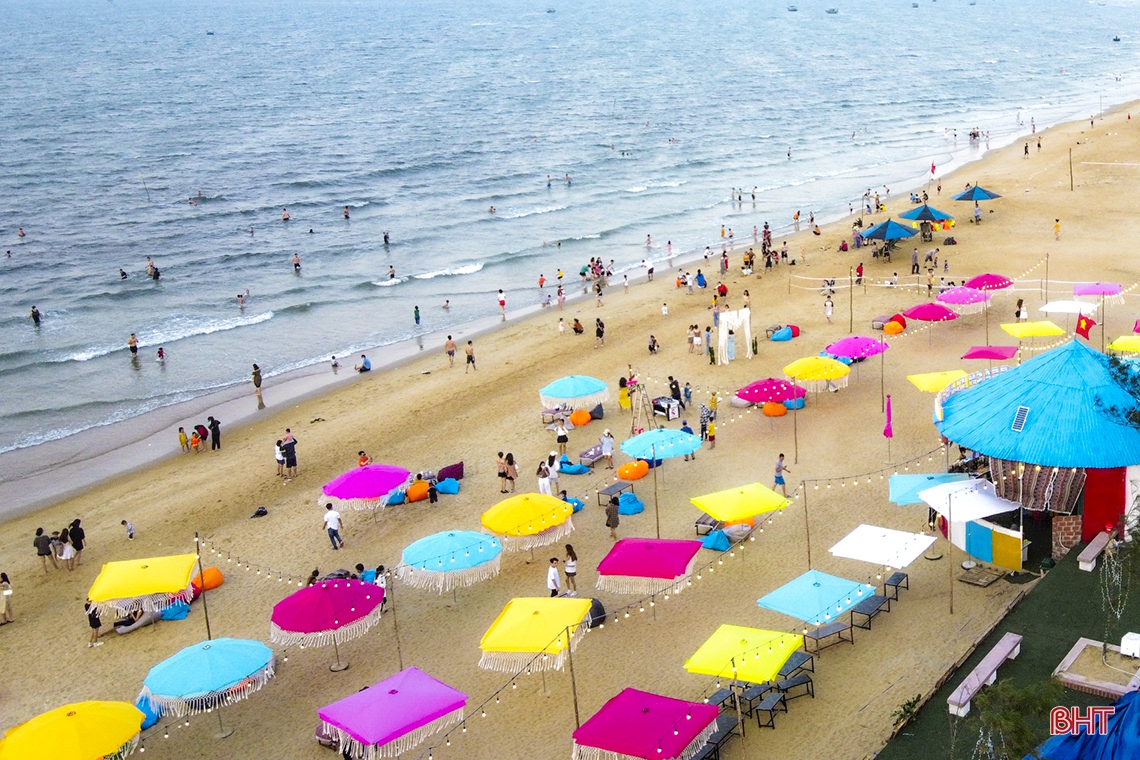 Biển Hà Tĩnh rộn ràng trước ngày chính hội