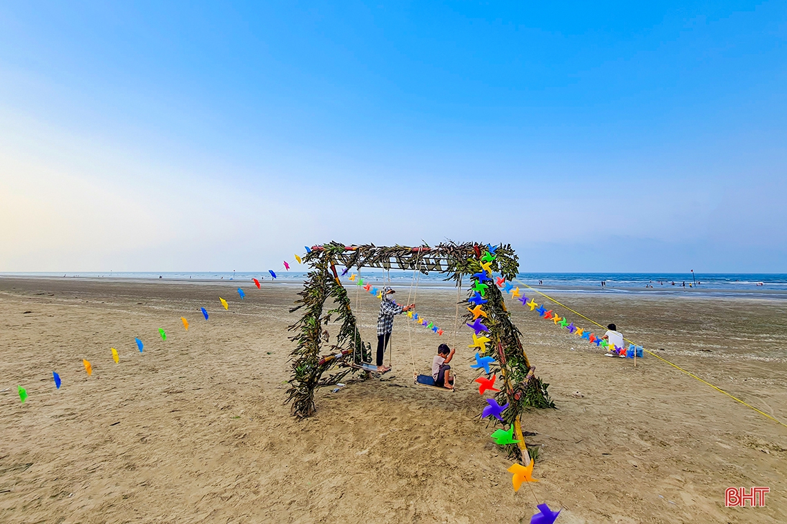 Biển Hà Tĩnh rộn ràng trước ngày chính hội