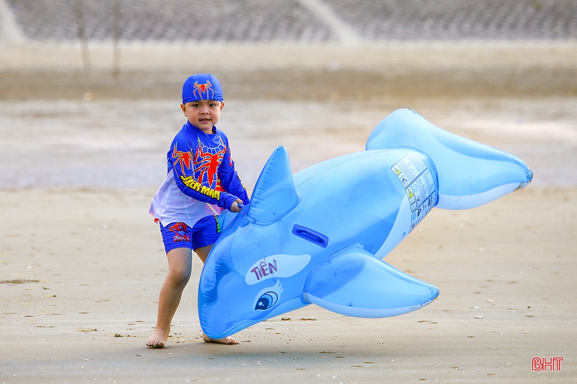 Biển Hà Tĩnh rộn ràng trước ngày chính hội